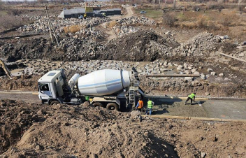 Ասֆալտապատվում է Հյուսիս-հարավ ճանապարհի՝ Ագարակի հնավայրը շրջանցող հատվածը