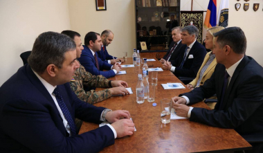 Պապիկյանն ու Տիգրան Իզմիրլյանը քննարկել են մի շարք ծրագրերի շուրջ համագործակցությանն առնչվող հարցեր