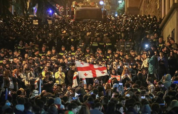 Վրաստանի խորհրդարանի մուտքի մոտ բախում է եղել ցուցարարների և ոստիկանության միջև