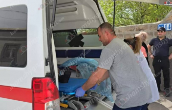 Տարեց կնոջն արնաշաղախ վիճակում տեղափոխել են հիվանդանոց. ըստ ականատեսների՝ քարով հարվածներ է հասցրել փեսան