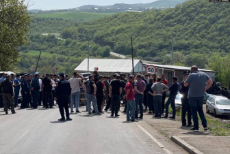 Տավուշի մարզում մի խումբ բնակիչներ կրկին փակել են միջպետական ճանապարհի Կիրանց-Ոսկեպար հատվածը