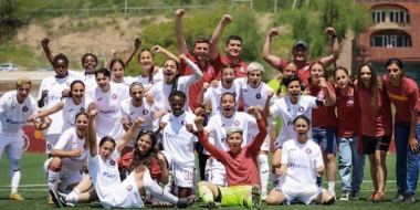 Փյունիկ-աղջիկներ թիմը պարգևատրվել է Բարձրագույն խմբում հաղթելու համար