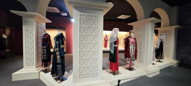 Չինաստանի Սիան քաղաքում բացվել է «Ծաղկած նռենին՝ Նոյի երկրից» խորագրով ցուցահանդեսը