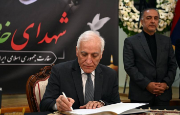 Խաչատուրյանը ցավակցական գրառում է կատարել Իրանի դեսպանատանը բացված սգո մատյանում