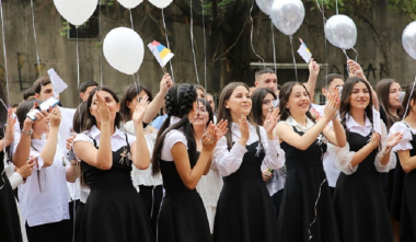 Առանձնակի ուզում եմ շնորհավորել ՀՀ դպրոցներում սովորող ԼՂ-ից տեղահանված ավարտական դասարանցիներին. ԿԳՄՍ նախարար