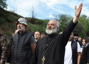 Ժանրի կանոնները պահանջում են, որ հնարավորինս հրատապ Գալստանյանը երդվի զենքի վրա և համալրի ՀՅԴ շարքերը. Թորոսյան