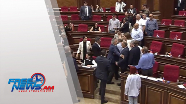 Ընդդիմությունը բախումներ է հրահրում ԱԺ-ում