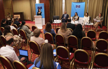 Տարբեր պատճառներով ՀՀ-ում գտնվող ապաստան հայցողների իրավունքների հետ կապված խնդիրները բազմաթիվ են. ՄԻՊ