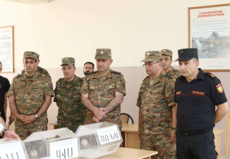 ԶՈւ ԳՇ պետն այցելել է ՊՆ կենտրոնական հավաքակայան