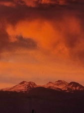 Շքեղ մայրամուտ Արագած լեռան վրա. Սուրենյան 