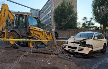 Երևանում ոչ սթափ վարորդը «Պորշ Կայեն»-ով բախվել է էլեկտրասյանը և կայանված տրակտորին