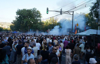 Սնունդ և 3000 դրամ. Գալստանյանի ակցիաներին մասնակցելու համար նյութապես շահագրգռելու վարույթի նախաքննությունն ավարտվել է