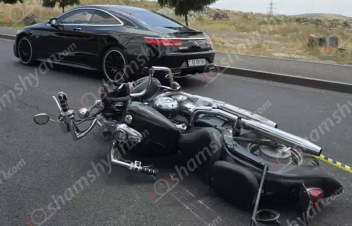 Մոտոցիկլը բախվել է բազալտե եզրաքարին ու կողաշրջվել. մոտոցիկլավարն ու ուղևորը մի քանի մետր շպրտվել են
