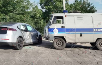 Բախվել են ՔԿՀ-ից կալանավորներ տեղափոխած «ՈւԱԶ»-ն ու «Շեվրոլետ»-ը