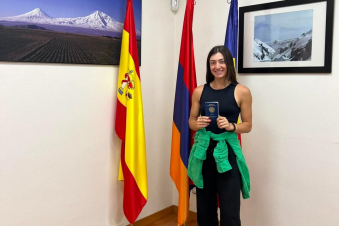 Տեղի է ունեցել թենիսիստուհի Էլինա Ավանեսյանին ՀՀ քաղաքացու անձնագրի հանձնման արարողությունը