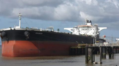 Եմենի ափերի մոտ հրետակոծությունից հետո հունական տանկերն այրվել է