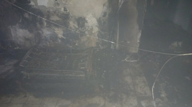 Հրդեհ շքամուտքում․ փրկարարները տարհանել են քաղաքացիներին