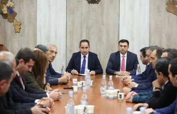 Դավիթ Խուդաթյանը Արմավիրի մարզպետի աշխատակազմին է ներկայացրել նորանշանակ մարզպետին