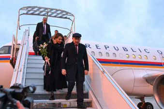 Փաշինյանը տիկնոջ հետ ժամանել է Փարիզ