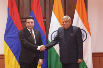 Ալեն Սիմոնյանը հանդիպել է Հնդկաստանի խորհրդարանի Վերին պալատի նախագահի հետ