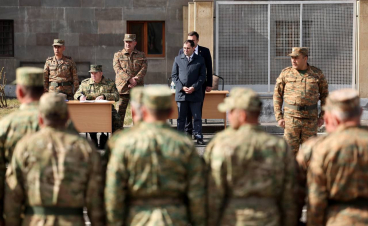 Պապիկյանը հետևել է ԶՈՒ բարձրագույն և ավագ սպայական կազմերի ատեստավորման գործընթացի շարային պատրաստության քննությանը