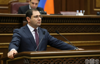 Սահմանի երկայնքով լինում են դեպքեր, երբ կան կրակոցներ, սակայն դրանք Հայաստանի ուղղությամբ չեն․ նախարար