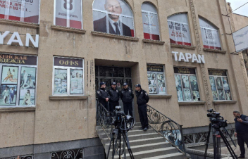 Հատուկ ջոկատայինները նաև Մարտուն Գրիգորյանի նախընտրական շտաբում են. լուսանկարներ