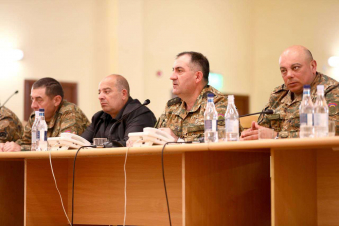 ԶՈւ ԳՇ պետը հանդիպել է պահեստազորայինների հետ