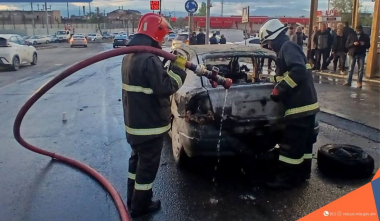 Երևանի Բագրատունյաց փողոցում մեքենա է այրվել