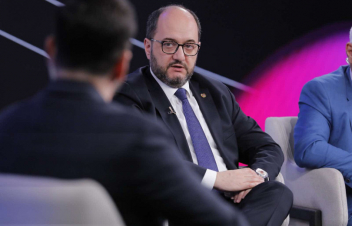 Ասել էր՝ մանդատս չեմ դրել, որ ընդդիմություն գա՝ Փաշինյանին էշ-էշ հարցեր տա. Նաիրան ճի՞շտ էր. Հարությունյան