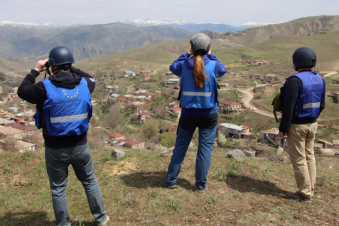 ԵՄ դիտորդները ծանոթացել են Խոզնավարի ուղղությամբ Ադրբեջանի ԶՈՒ ստորաբաժանումների արձակած կրակոցների հետևանքներին