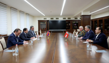 Սուրեն Պապիկյանն ու Ավստրիայի դեսպանը քննարկել են պաշտպանության բնագավառում համագործակցության հեռանկարները