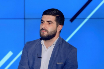 Թշնամու դրոշները քո երկրի ներսում վառելը ու ոտնատակ տալը քաղաքական հետամնացության , թուլության , խեղճության , անզորության նշան է. Հարություն Մկրտչյան