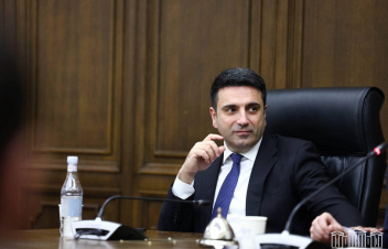 «Քաշվանք»․ Սիմոնյանը սարկազմով արձագանքեց 5 պատգամավորի՝ իմպիչմենտին միանալու գործընթացին