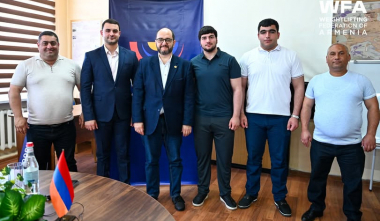 Արայիկ Հարությունյանը պարգևատրել է պատանիների ծանրամարտի աշխարհի առաջնության մեդալակիրներին