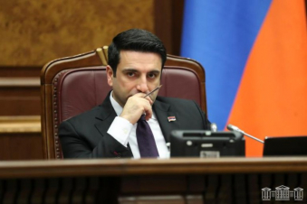 Իրոք, ծիծաղելի է, որ «վոյինի» տղան իմ հասցեին հոխորտում է, երբ ես դահլիճում չեմ և նույնիսկ երկրում չեմ. Ալեն Սիմոնյան