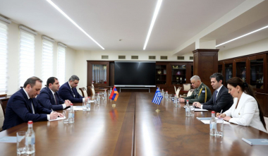 Սուրեն Պապիկյանը Հունաստանի դեսպանի հետ քննարկել է պաշտպանության բնագավառում համագործակցության հարցեր