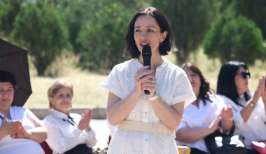 Ձեր աշխատանքով ցույց տվեցիք, որ ուսումնական տարվա ամփոփումը կարող է լինել մշակութային, ճաշակով և բովանդակային. ԿԳՄՍ նախարարը՝ Երևանի դպրոցներից մեկում