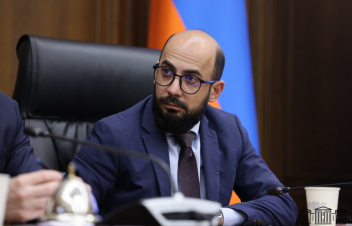 Պե՞տք է Հայ առաքելական եկեղեցին ֆինանսապես հաշվետու լինի պետությանը. Հովհաննիսյանը հարցում է անցկացրել