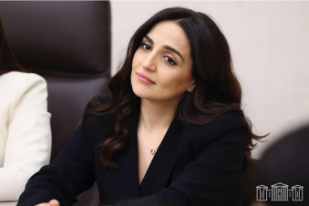 Գարեգին Բ-ն իր «պոլիտբյուրոն» հավաքել է և նեղսրտած հայտարարություն է տարածել. Ալխաս Ղազարյան