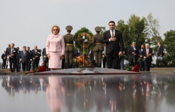 Ալեն Սիմոնյանն ու Վալենտինա Մատվիենկոն այցելել են Երեւանի «Հաղթանակ» զբոսայգի