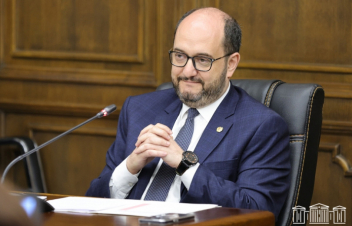 Եկեղեցու դեմ գործընթաց չկա. Հարությունյանն ասել է՝ ինչ քայլերի կդիմի իշխանությունը, եթե Գարեգին Բ-ն չպատասխանի