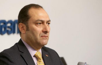 Արտակ Զեյնալյանը վայր է դրել Երևանի ավագանու մանդատը