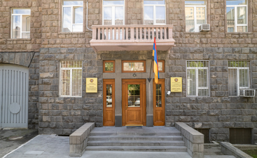 ԱԱԾ-ն, ոստիկանությունը, կանխելով իրավիճակի հնարավոր սրումը, որոշում են կայացրել դուրս գալ Մայր Աթոռի տարածքից. հայտարարություն