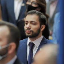 Ամաչեք, որ հոգևոր դասը երկու տասնամյակից ավելի սերտաճել է օլիգարխիային. Արմեն Գալջյան