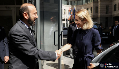 Մեկնարկել է Արարատ Միրզոյանի և Կայա Կալասի առանձնազրույցը