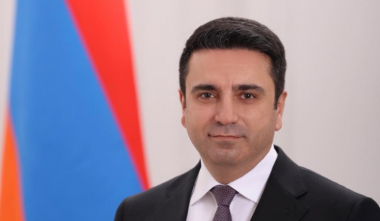 Թավիշն ավարտված է, պողպատե մանդատը ծանր հարվածներով իջնելու է մեր անկախությունը վաճառել պատրաստվողների գլխին. Ալեն Սիմոնյան