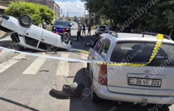 Մեքենաներ են բախվել, «ՎԱԶ 2107»-ը գլխիվայր շրջվել է․ վիրավորները ոստիկանության ծառայողներ են