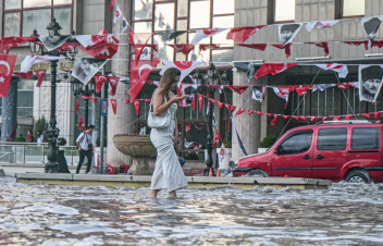 Հեղեղումներ Անկարայում. հորդառատ անձրևների հետևանքով փողոցներ են ջրածածկ եղել