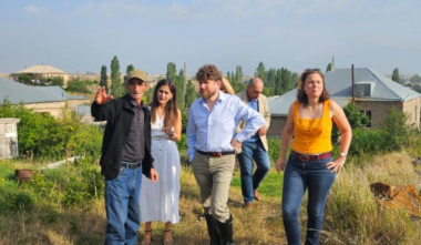 Ֆրանսիայի դեսպանն այցելել է Գեղարքունիքի մարզի մի շարք բնակավայրեր, ծանոթացել է կով կթելու տեխնիկային